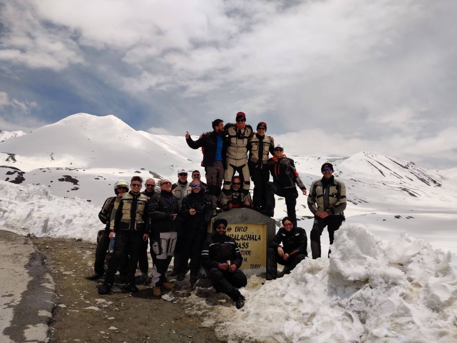 Group of people on Leh snow